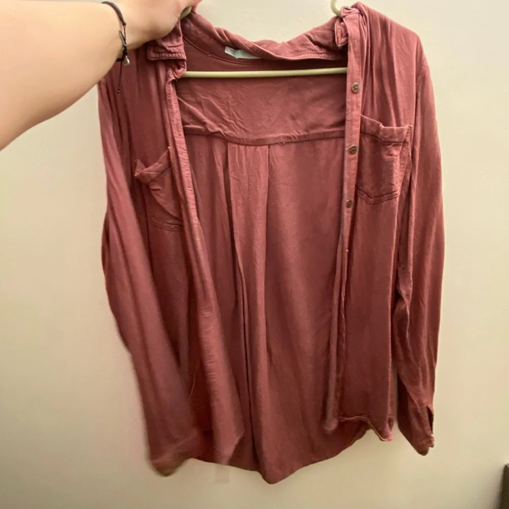 Button down - Picture 1 of 1